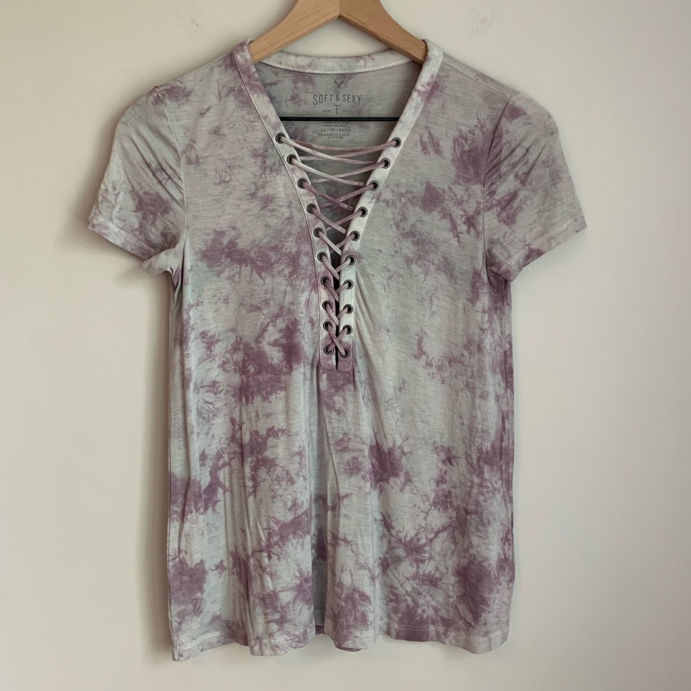 American Eagle Outfitters Lavender Tie-Dye Lace-Up V-Neck Short Sleeve Tee - Picture 2 of 7